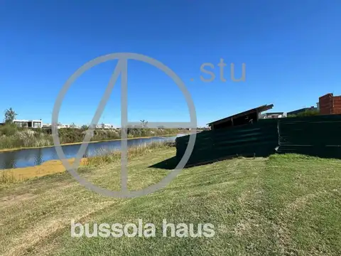 Lote en venta al agua en Muelles Puertos Escobar