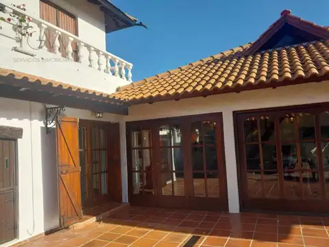 Casa 5 ambientes con 4 baños