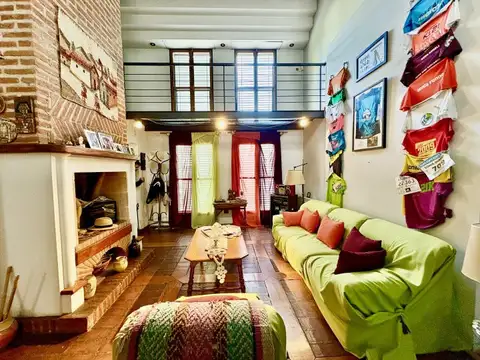 Casa en venta 4 dormitorios con cochera y jardín en Rosario