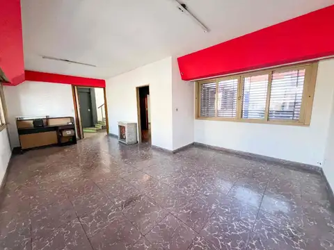 Casa 7 ambientes con 2 baños