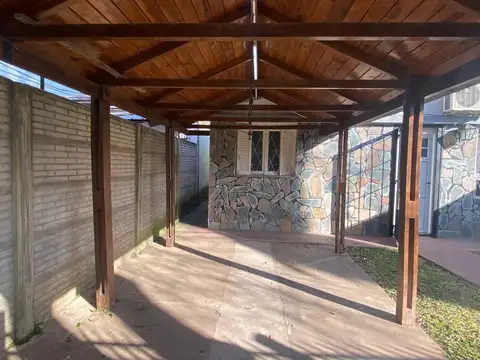 Casa 4 ambientes con 1 baño