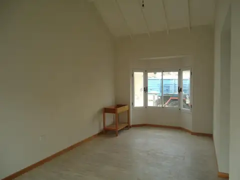 Casa en Alquiler con 1 cochera