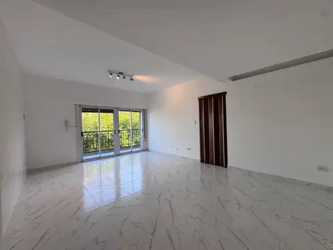 5 AMBIENTES CON BALCON POR ESCALERA  -  BAJAS EXPENSAS.