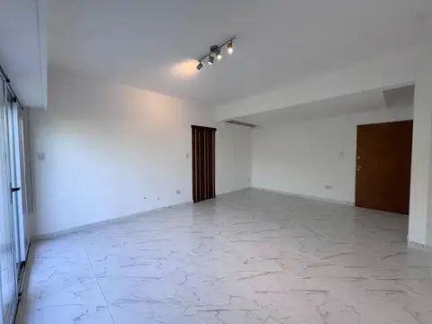 5 AMBIENTES CON BALCON POR ESCALERA  -  BAJAS EXPENSAS.