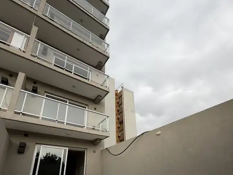 Unico Departamento 2 amb. a Estrenar de mas de 90m2 y dos Patios! Frente a Plaza