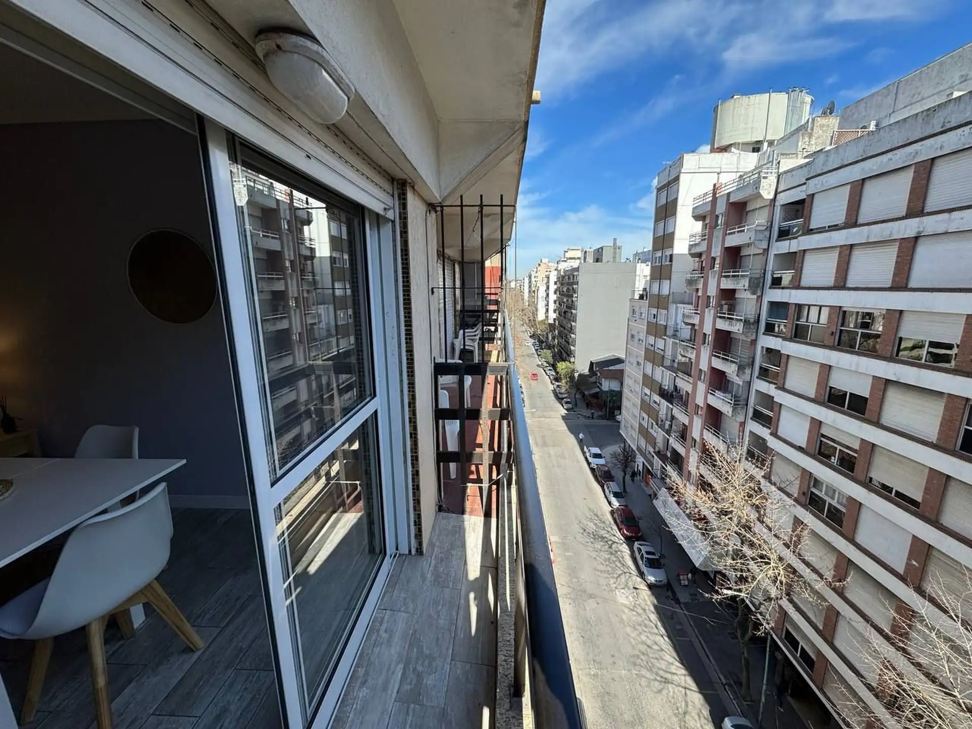 MONOAMBIENTE A LA CALLE CON BALCON ZONA ALDREY