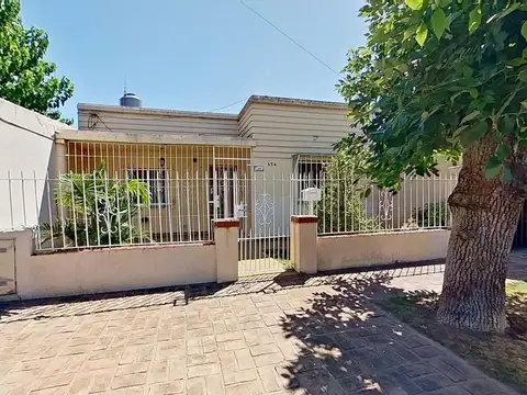 VENTA CASA 3 AMB FLORENCIO VARELA CON JARDIN