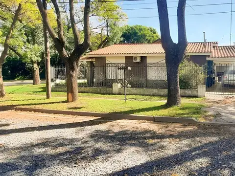Casa 5 ambientes con 1 baño