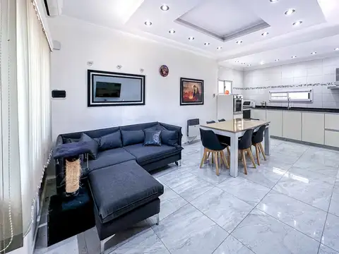 Depto Tipo Casa en Venta con 1 cocheras