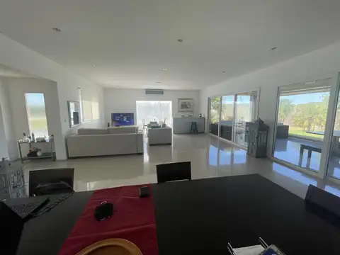 Casa en Venta en Albanueva, USD 820.000