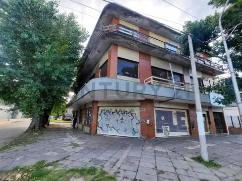 Venta en Block local comercial y vivienda.