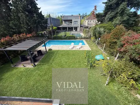 Casa en Venta con 4 cocheras