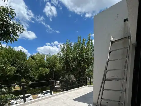 Casa 5 ambientes con 4 baños