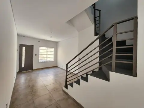 Depto Tipo Casa en Alquiler de 2 dormitorios
