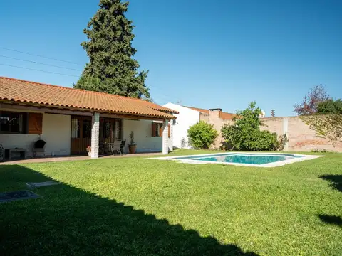 VENTA CASA 4 AMB. PILETA COCH./PARRILA APTA CRED.