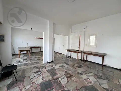 Alquiler comercial de local 120m2 cubiertos sobre Av Edison