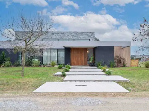 Casa 6 ambientes con 3 baños