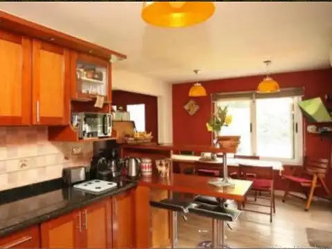 Casa 5 ambientes con 3 baños