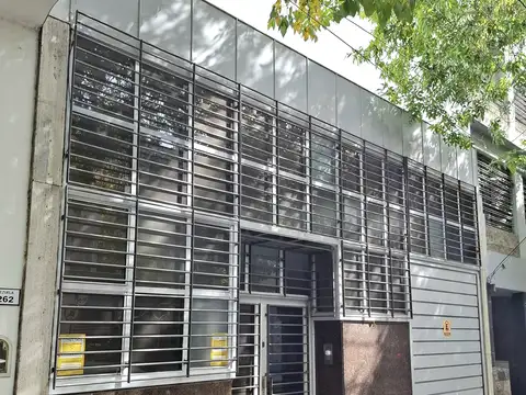 AMPLIO LOCAL COMERCIAL EN 2 PLANTAS. (SIN EXPENSAS) 