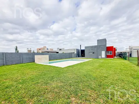 Casa en Venta con 3 cocheras