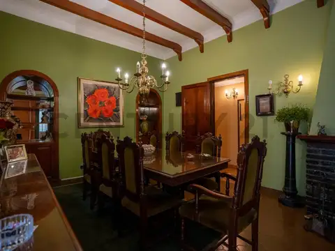 Casa 6 ambientes con 2 baños