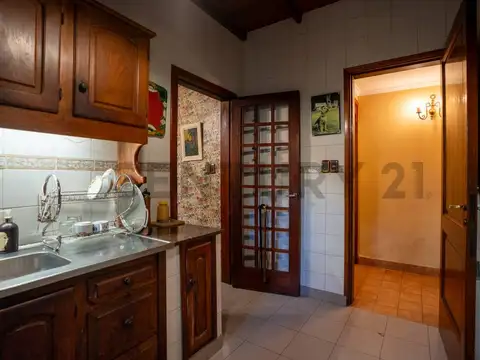 CASA EN VENTA 62 8 Y 9 LA PLATA /  4 DORMITORIOS