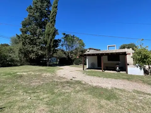 Casa con piscina sobre lote de 1.750 m² y segunda vivienda a restaurar