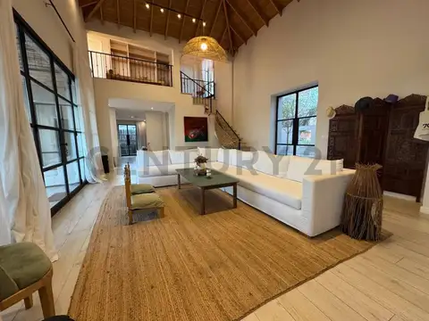 Tulipan 3900, Piso 0
