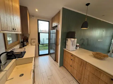 Casa 5 ambientes con 3 baños