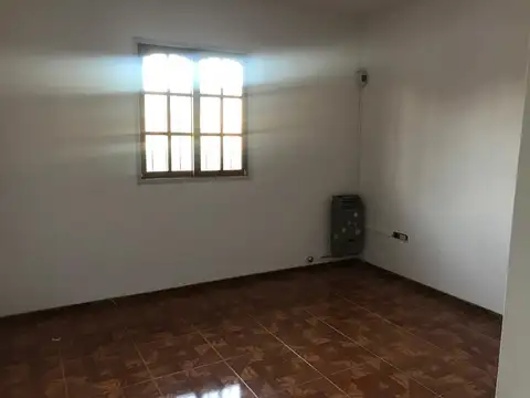 Triplex 4 ambientes, excelente estado, 2 baños, cochera