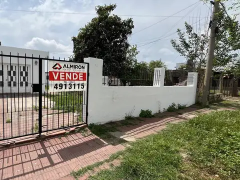 Venta | Casa | 2 Dormitorios | Cochera | Fray Luis Beltrán | Apta crédito
