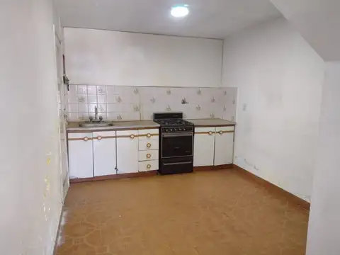 CASA + GALPON A RECICLAR +DEPARTAMENTO 3 AMBIENTES