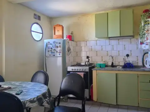 Casa 4 ambientes con 2 baños