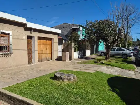 Casa 3 dormitorios con gran jardín + segunda vivienda indp.