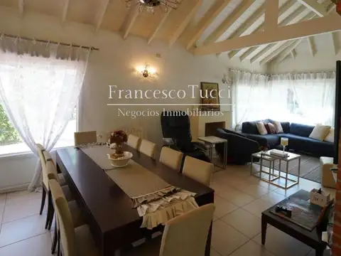 Casa en Venta con 1 cochera