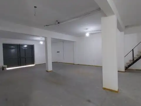Deposito en Venta a estrenar. Con oficina, kitchinete y baño privado