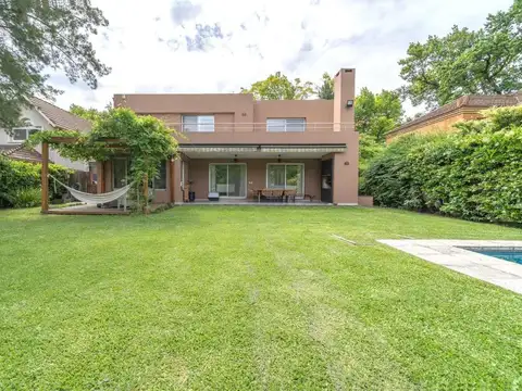 Venta Casa Barrio Los Laureles, Pilar