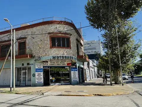 Avenida Bartolomé Mitre  al 4700
