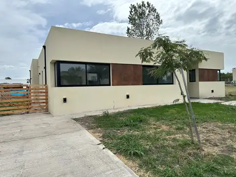Casa  en Venta en Santa Sofía, Pilar del Este, Pilar