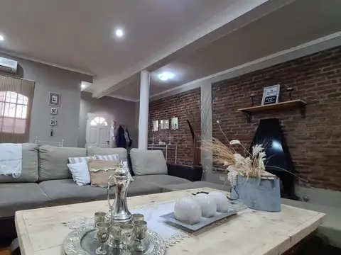Casa 5 ambientes con 2 baños