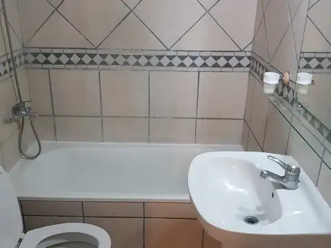 TRIPLEX CON COCHERA Y PILETA EN ALQUILER EN MUNIZ