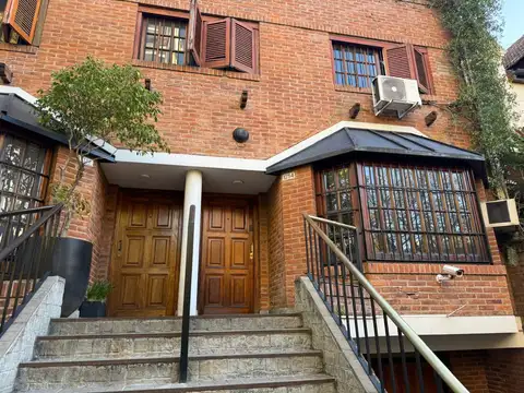 PH en Belgrano R – 4 Ambientes con Dependencia, Jardín, Pileta y Garage 2 Autos