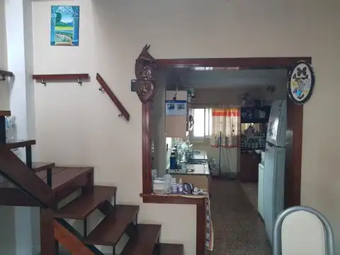 Casa 4 ambientes con 2 baños