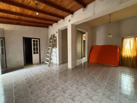 VENTA / CASA CENTRICA / GRAN TERRENO / RAFAELA