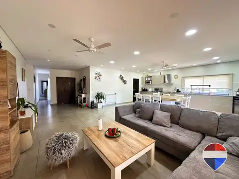 Casa 5 ambientes con 4 baños