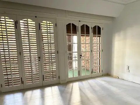 Casa en Alquiler con 7 cocheras