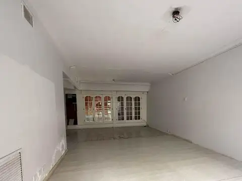 Casa 8 ambientes con 4 baños