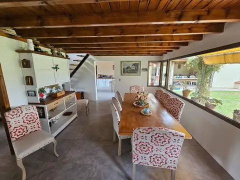 Casa en Alquiler con 2 cocheras