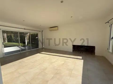 Casa 5 ambientes con 2 baños