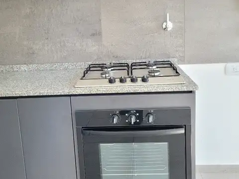 AMPLIO DEPARTAMENTO DE DOS AMBIENTES EN PRIMER PISO AL FRENTE (PISO COMPLETO) 